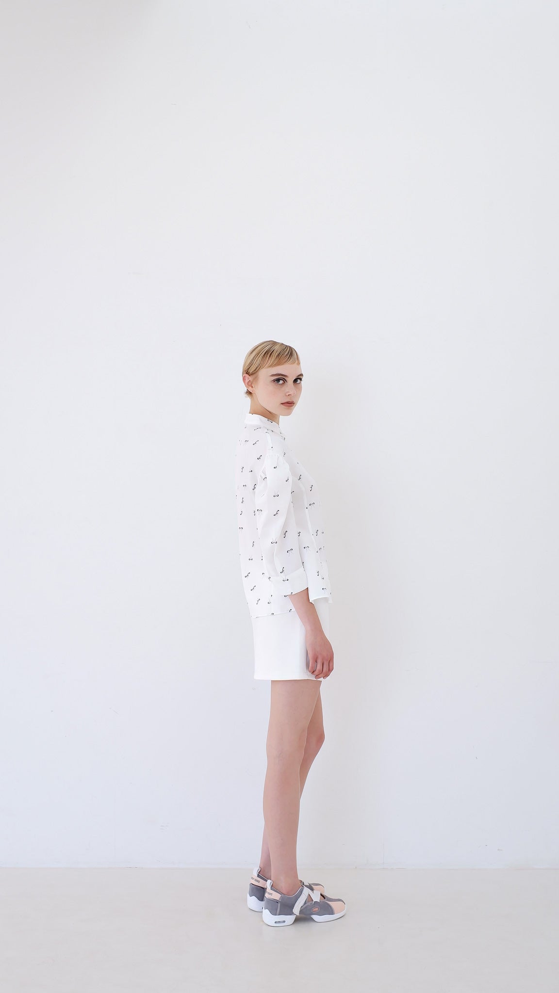 Notte / puff sleeve shirt