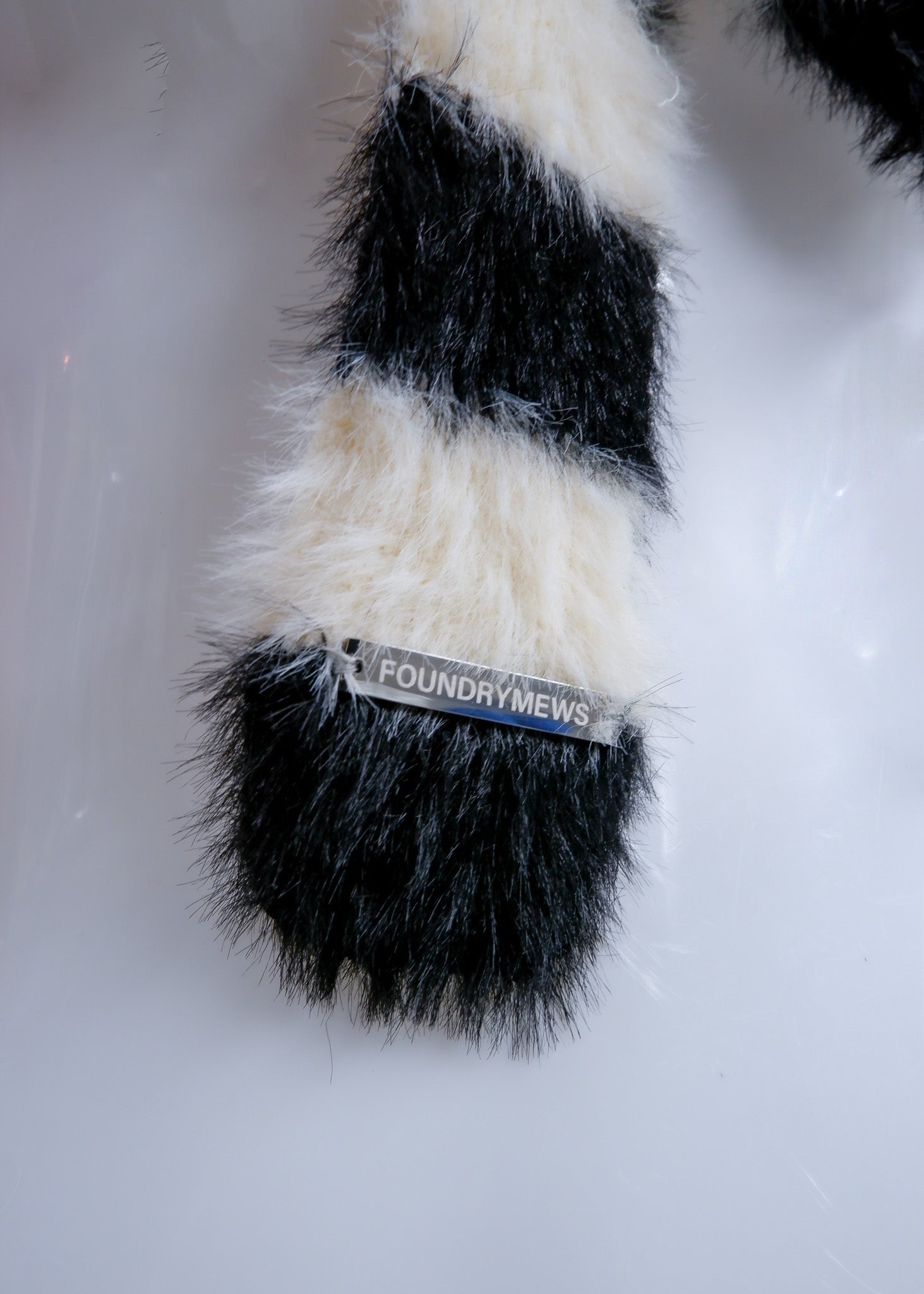 SHIMASHIMA Muffler with Metal Logo Plate