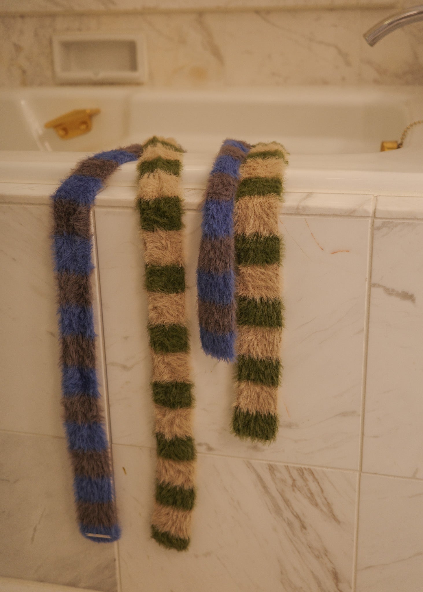 SHIMASHIMA Muffler with Metal Logo Plate