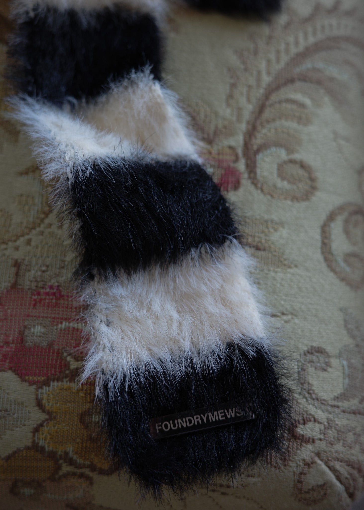 SHIMASHIMA Muffler with Metal Logo Plate