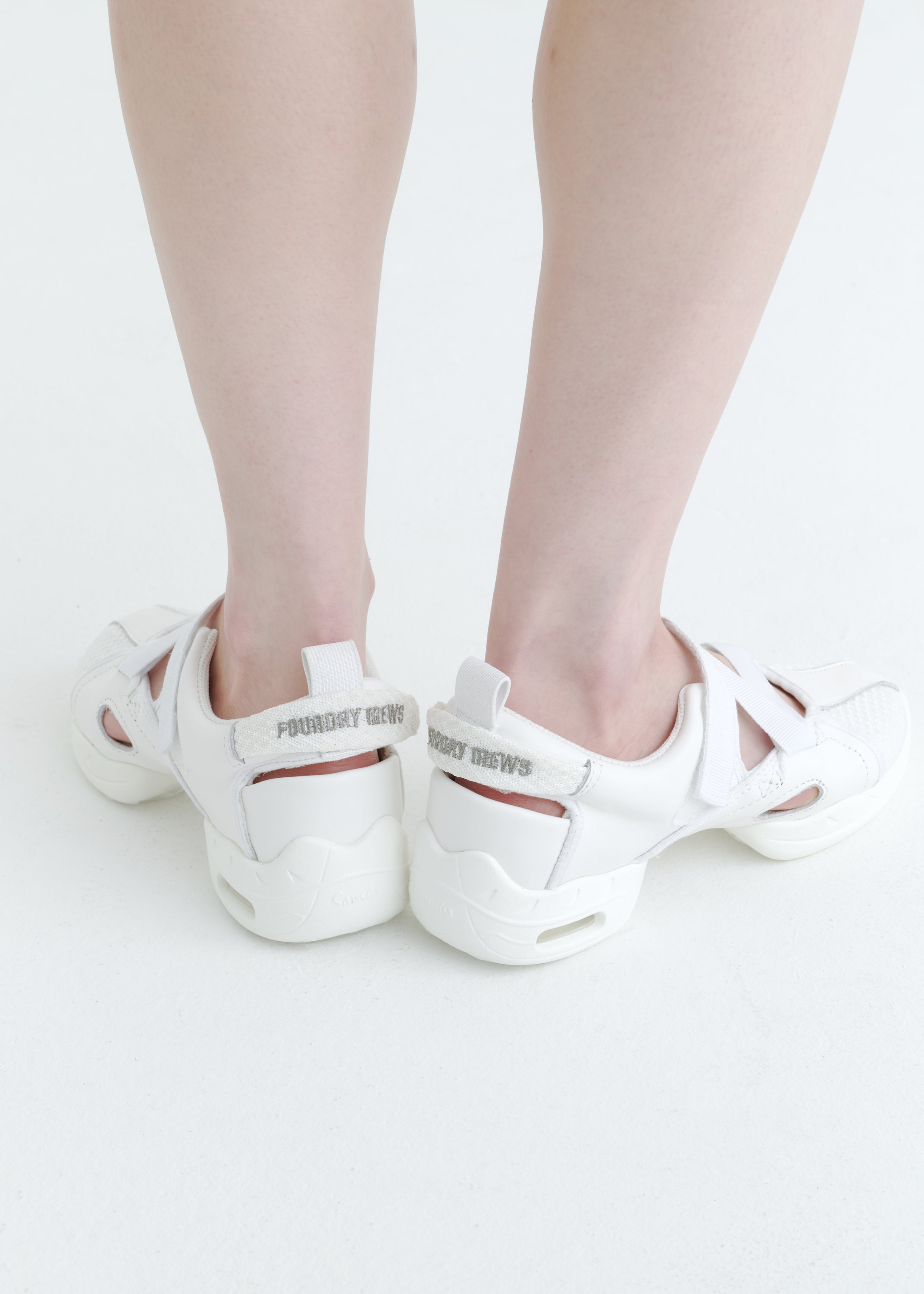 【MADE TO ORDER】Foundrymews / White canvas shoes