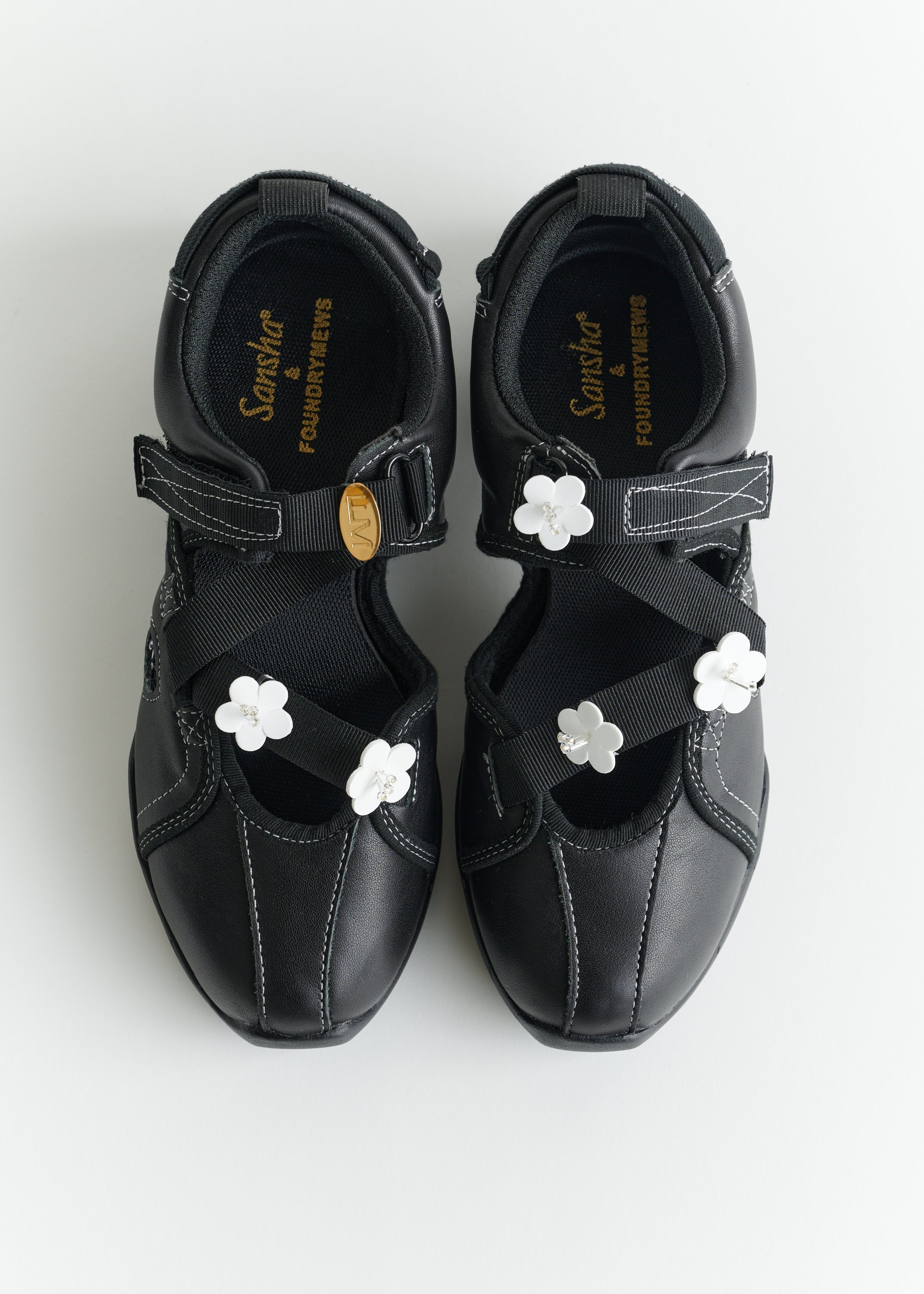 FOUNDRY MEWS ORIGINAL | Flower Shoes Charm Set