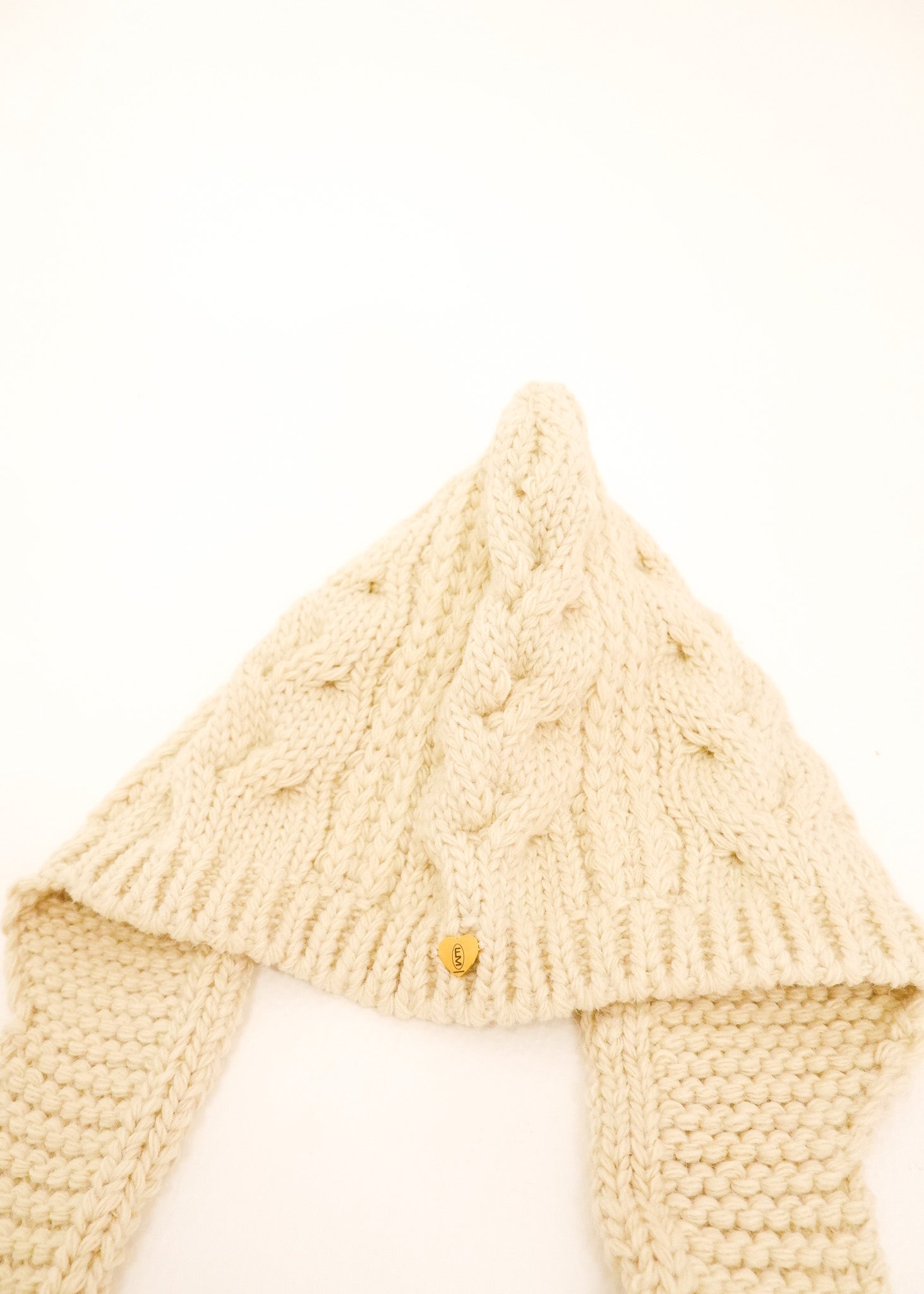 Shell botton knit hat
