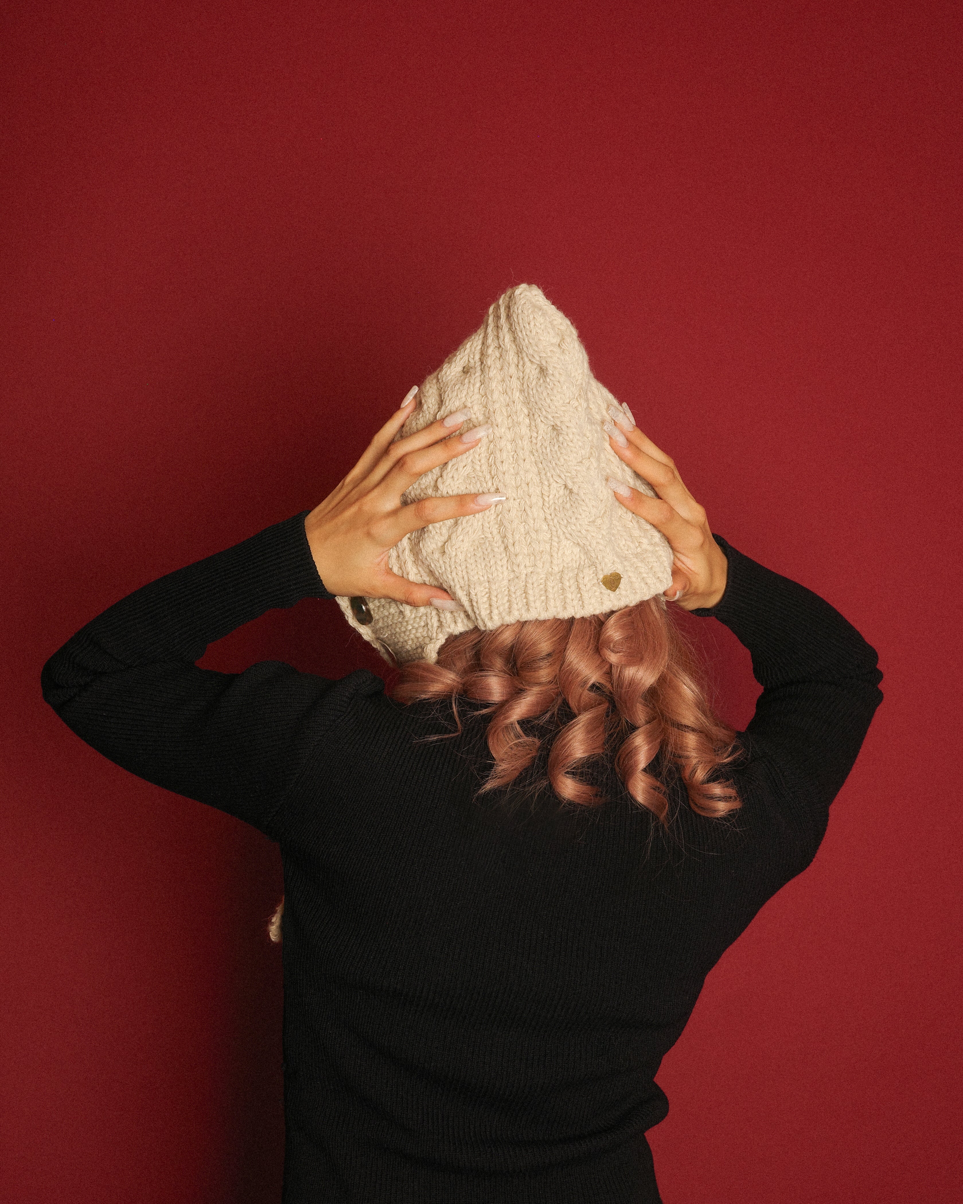 Shell botton knit hat