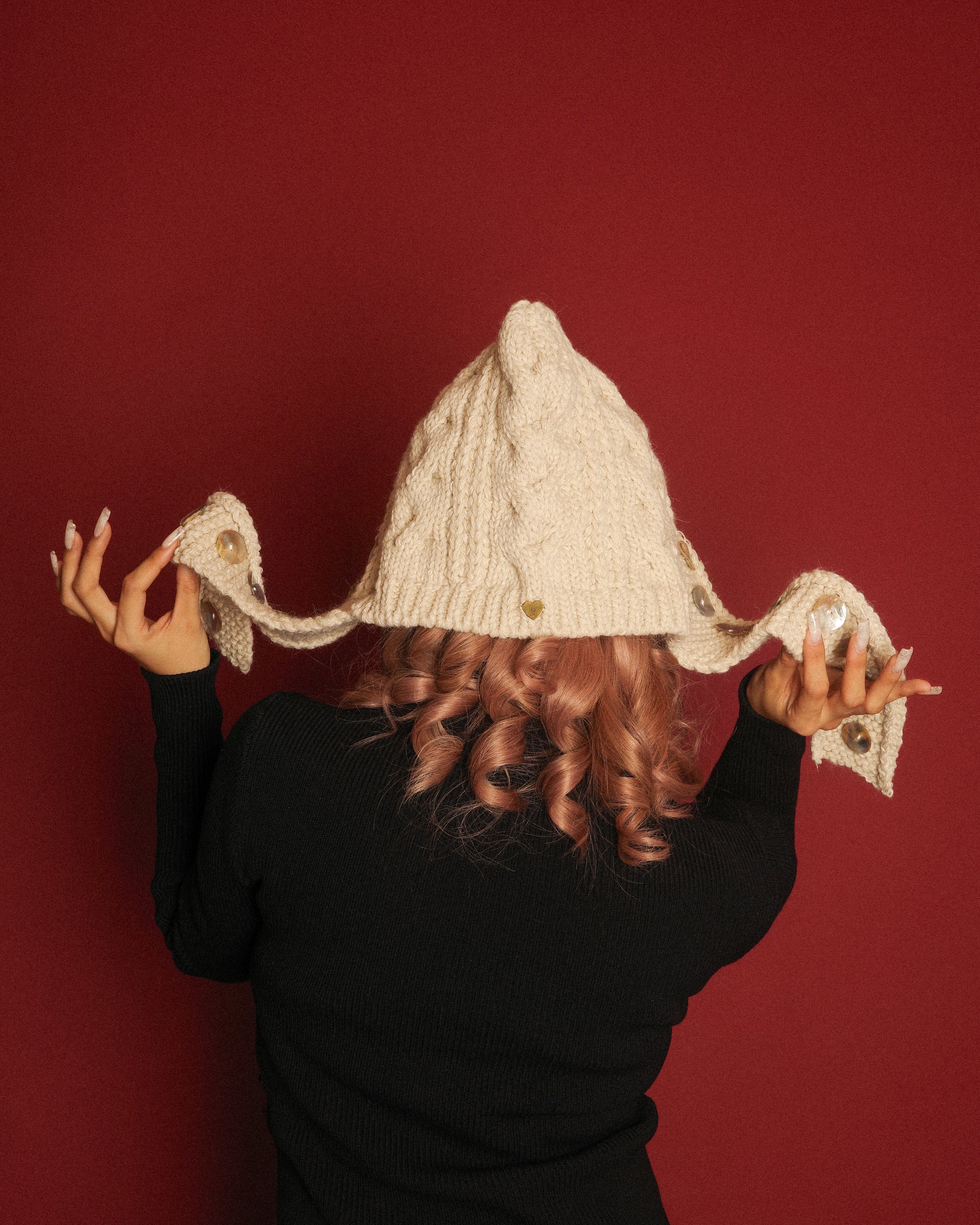 Shell botton knit hat