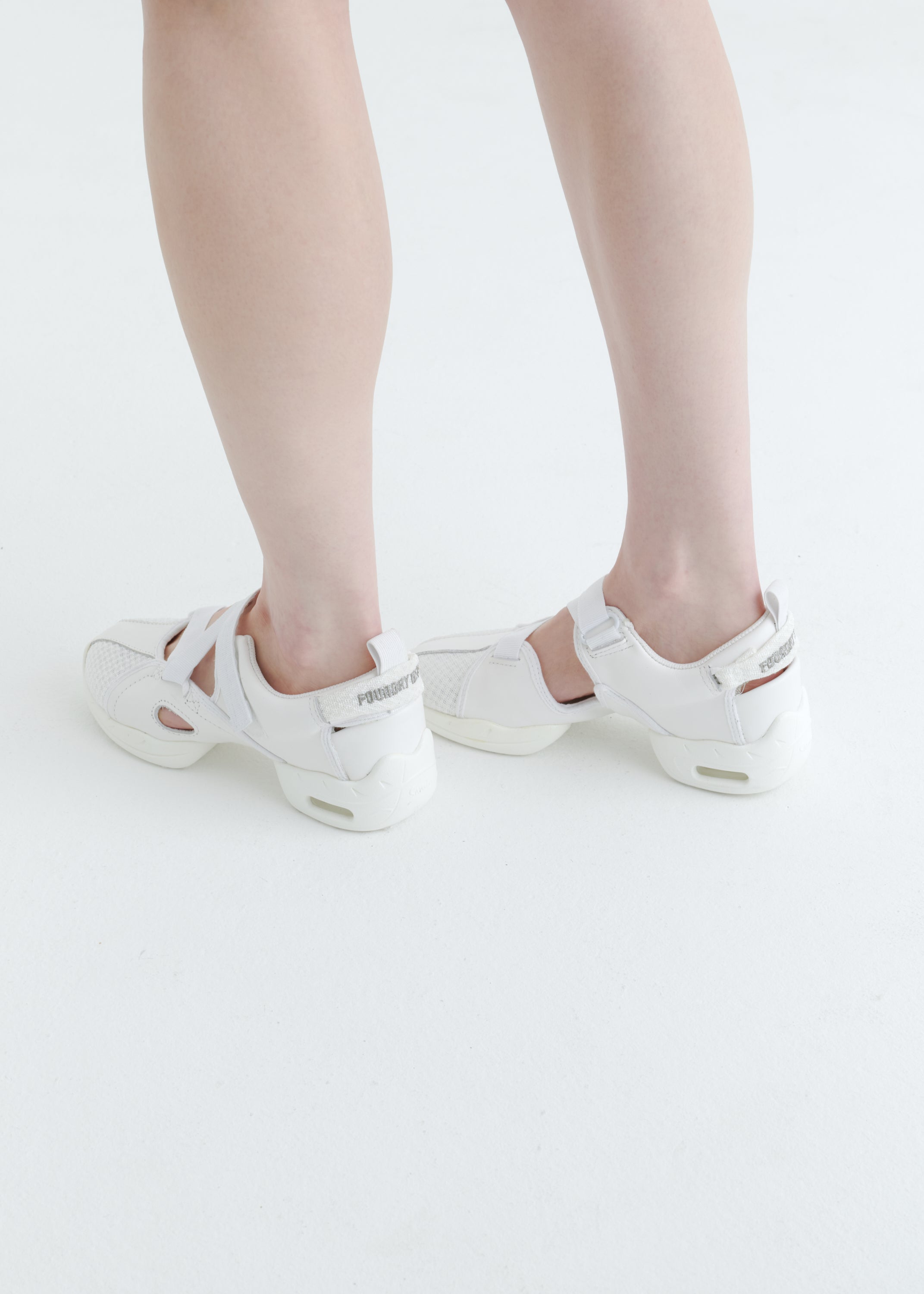 【MADE TO ORDER】Foundrymews / White canvas shoes