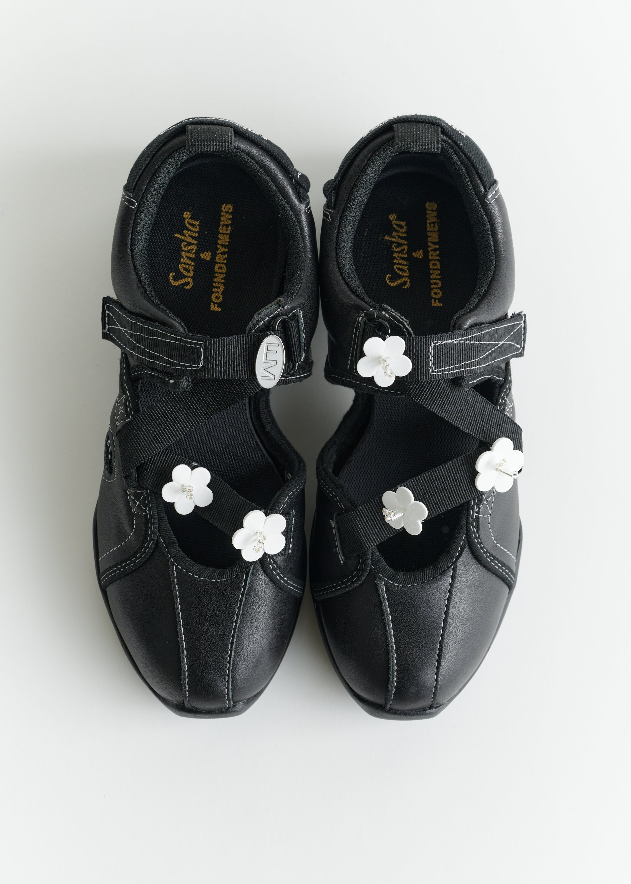 FOUNDRY MEWS ORIGINAL | Flower Shoes Charm Set